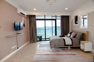 Hextar World Minimalist Balcony Suite Self Check-In