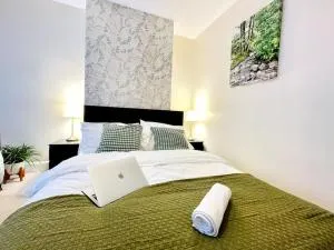 Elegant London home with Free 5G Wi-Fi, Garden, Workspace, Free Parking, Full Kitchen - 锡德卡普