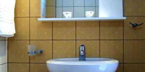 One-Bedroom Apartment with Sea View (2 Adults)