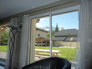 Maisons de vacances Belle vue sur montagnes proche centre 2 salons et jardin : photos des chambres