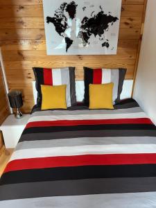 Chalets Chalet 2 personnes avec jacuzzi et piscine saisonniere : photos des chambres