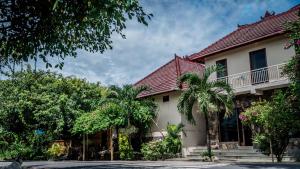 Ekas Surf Resort & Surf Camp