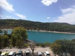 Appartement face au lac - 艾吉纳