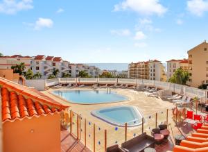 TOP FLOOR, Sea View, Huge Terrace, Heated Pool, Garage