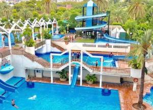 Benalbeach, estudio en primera línea de playa