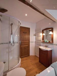Maisons de vacances Le Clos de la Musardise - Gites de Charme avec Piscine Chauffee : photos des chambres