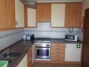 1-Bed - Sleeps 4 - Free Parking & Balcony