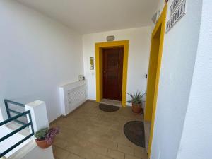 1-Bed - Sleeps 4 - Free Parking & Balcony