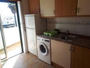 1-Bed - Sleeps 4 - Free Parking & Balcony