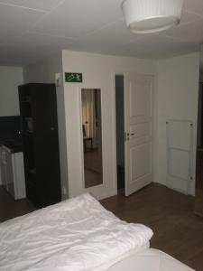 Deluxe Double or Twin Room with Balcony room in Trollhättans Bed and Breakfast