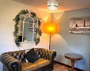 Wren 23-Hot Tub-Woodland Lodges-Tenby-Pembroke - Llanwinio