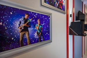 Rock Hotel First Line