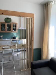 Maisons de vacances le chemin des pouzes : Appartement 2 Chambres