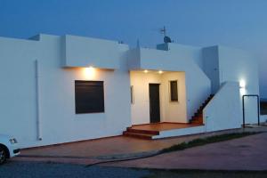 CRISTELIA SEAFRONT & POOL VILLA