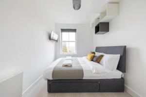 Victorian Building turned Charming Hotel Perfect For Short and Long Term Stay with WiFi