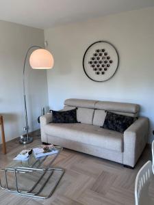 Appartement climatisé avec terrasse, vue jardin et piscine