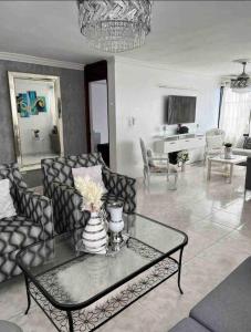 Malecon View, Zona Colonial