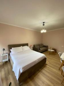 Mimosa’s apartment with lovely balcony