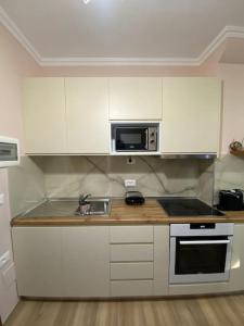 Mimosa’s apartment with lovely balcony