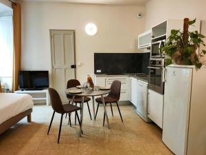 Hotels Le Nesk Ventoux - Hotel : Studio