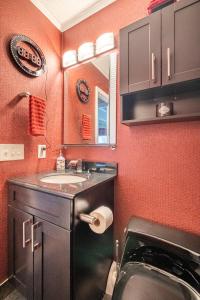 Contemporary Paradise w Private Bathroom