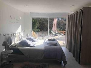 Appartements Gite Cocooning avec balneo et piscine privatives : photos des chambres