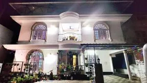 JJ's White House - Chāvakkād