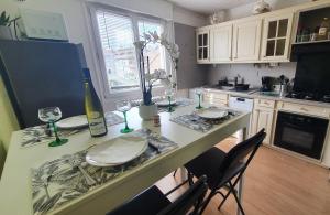 Appartements Le Bienvenue a Colmar, parking gratuit & balcon : photos des chambres