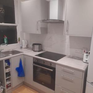 Double Room with shared bathroom in private self-contained flat you will share with one other person in family house 2 minutes walk from Tufnell Park tube station 15 minutes walk from Camden Town