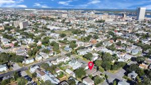 Newly Renovated Historical Galveston Home - 8 min walk to beach!