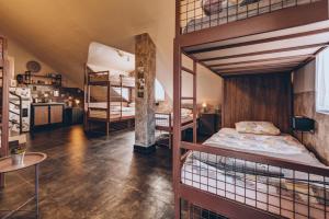 Q PODGORICA Beds,Rooms and more