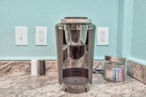 Sleep a Group of 7 in this Spacious Galveston Studio - Minutes to Beach!