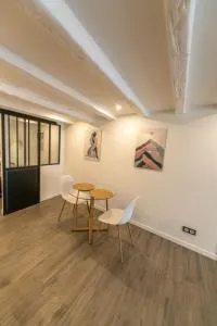 CONFORTABLE 2 PIÈCES AU CŒUR DU CENTRE HISTORIQUE - Sainte-Colombe