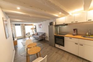 CONFORTABLE 2 PIÈCES AU CŒUR DU CENTRE HISTORIQUE