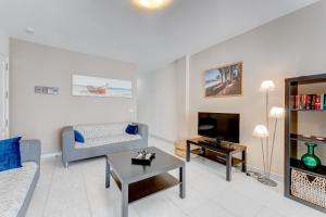 100m to a beach Spacious apartm