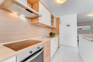 100m to a beach Spacious apartm