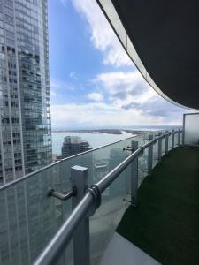 Luxury 2 bedrooms with Lakeview CN Tower Entertainment District Rogers Centre