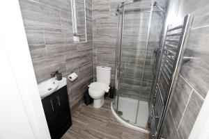 3-Bed House with Parking near London O2