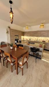 Luxury en-suite Double. Beach-house with Sea Views