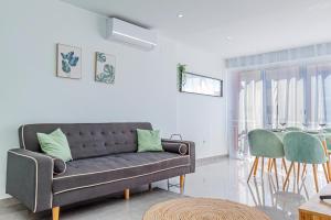 VIRGINIA Levante beach apartments