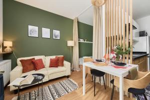 City Panorama Studio Apartments Jaworska 4 by Renters