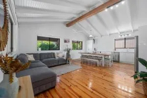 Big House Little House Moonee Beach - Nana Glen