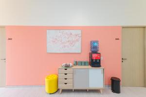 Sans Hotel Clover Ace Surabaya by RedDoorz