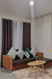 CHATEAU DE CHLOE - 3 Bedroom Entire Apartment for Large Group