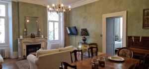 B&B / Chambres d'hotes Chateau de Viviez : Suite Familiale