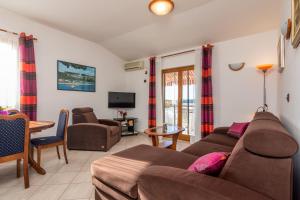 Apartments with parking space Medulin - 7495