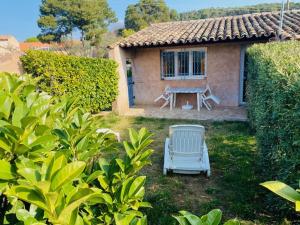 Maisons de vacances Location, piscine, animaux, jardin cloture, parking, var : photos des chambres