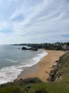 Maisons de vacances Maison vue mer et acces plage a pied : photos des chambres