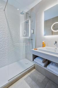 Hotels Hotel Beau Rivage Valdys Thalasso & Spa : Chambre Double Confort - Vue Latérale sur Mer