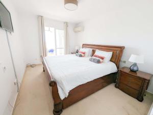 Fantastic views, large apartment with 3 Pools, Minutes from Beach and Golf Mijas Costa Spain